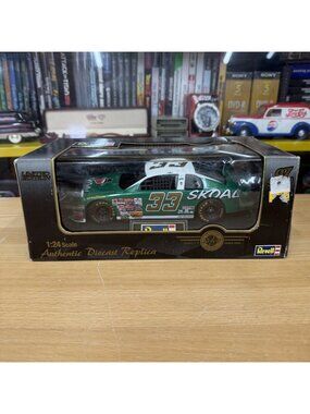1997 Ken Schrader Bandit Chevrolet Monte Carlo 1/24 Revell Nascar Diecast